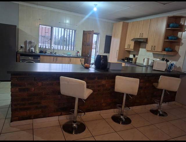 3 BEDROOM PROPERTY TO RENT IN WALDRIFT
